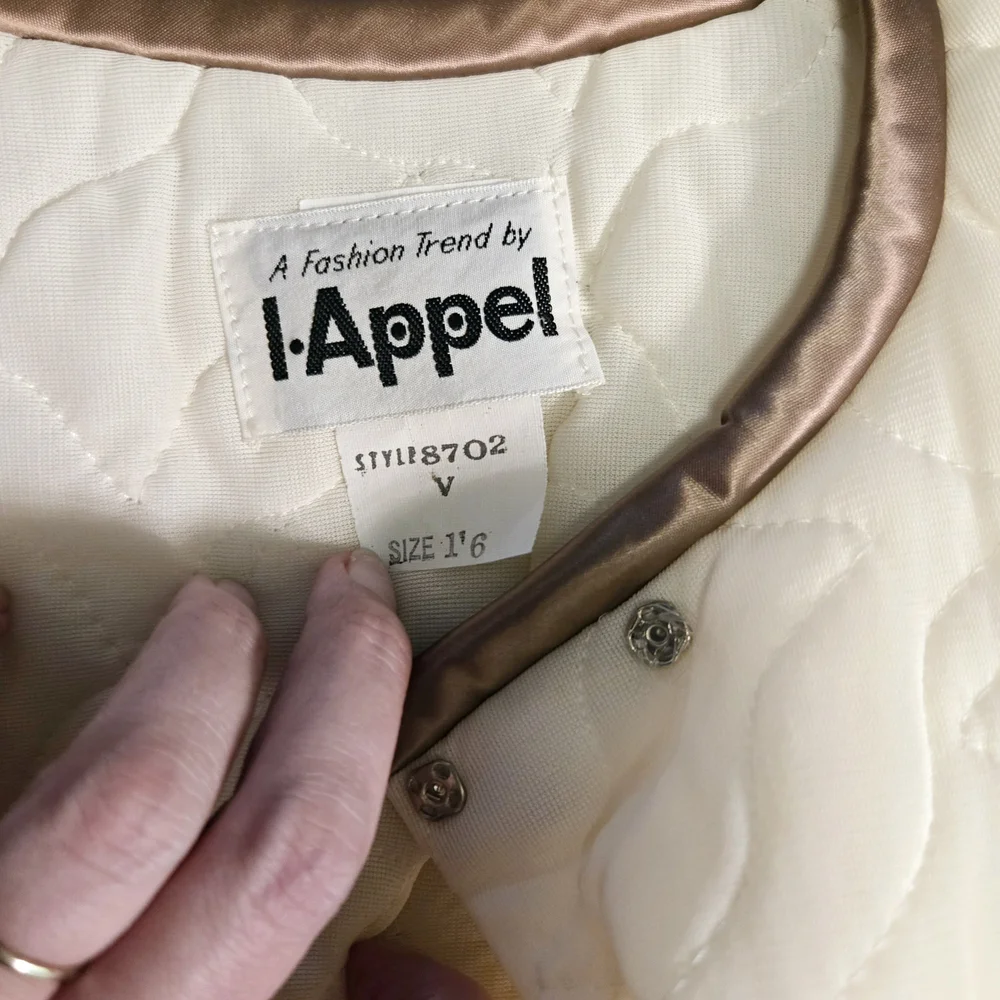 Vintage Cream Quilted Robe with Brown Sateen Accents Size Medium Snap Button NWT
